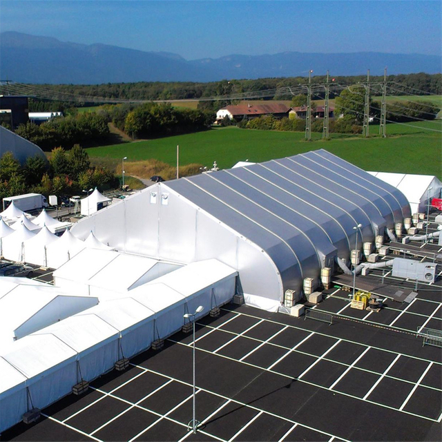 Curve tent