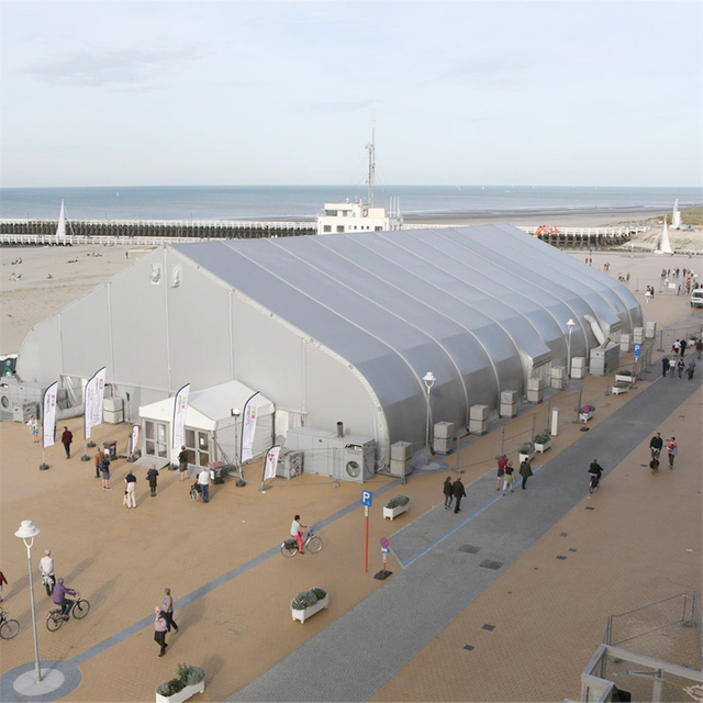 Curve tent