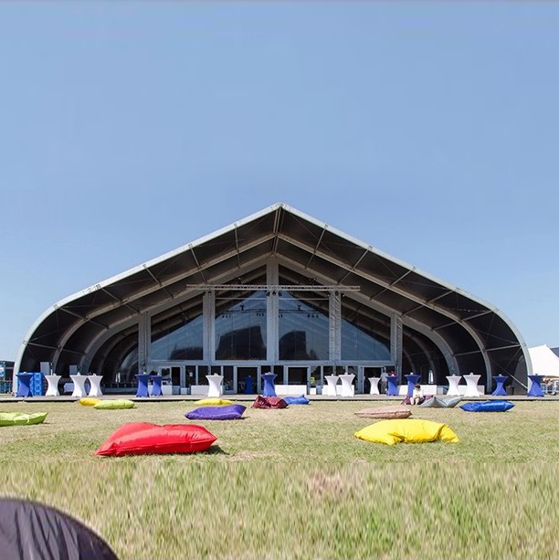 Curve tent